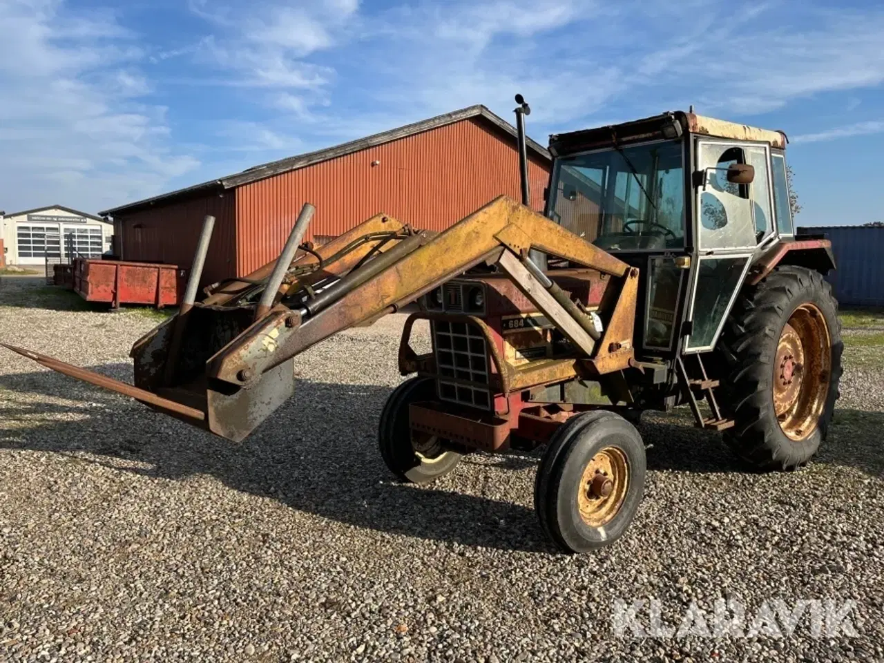 Billede 1 - Traktor International 684 med frontlæsser