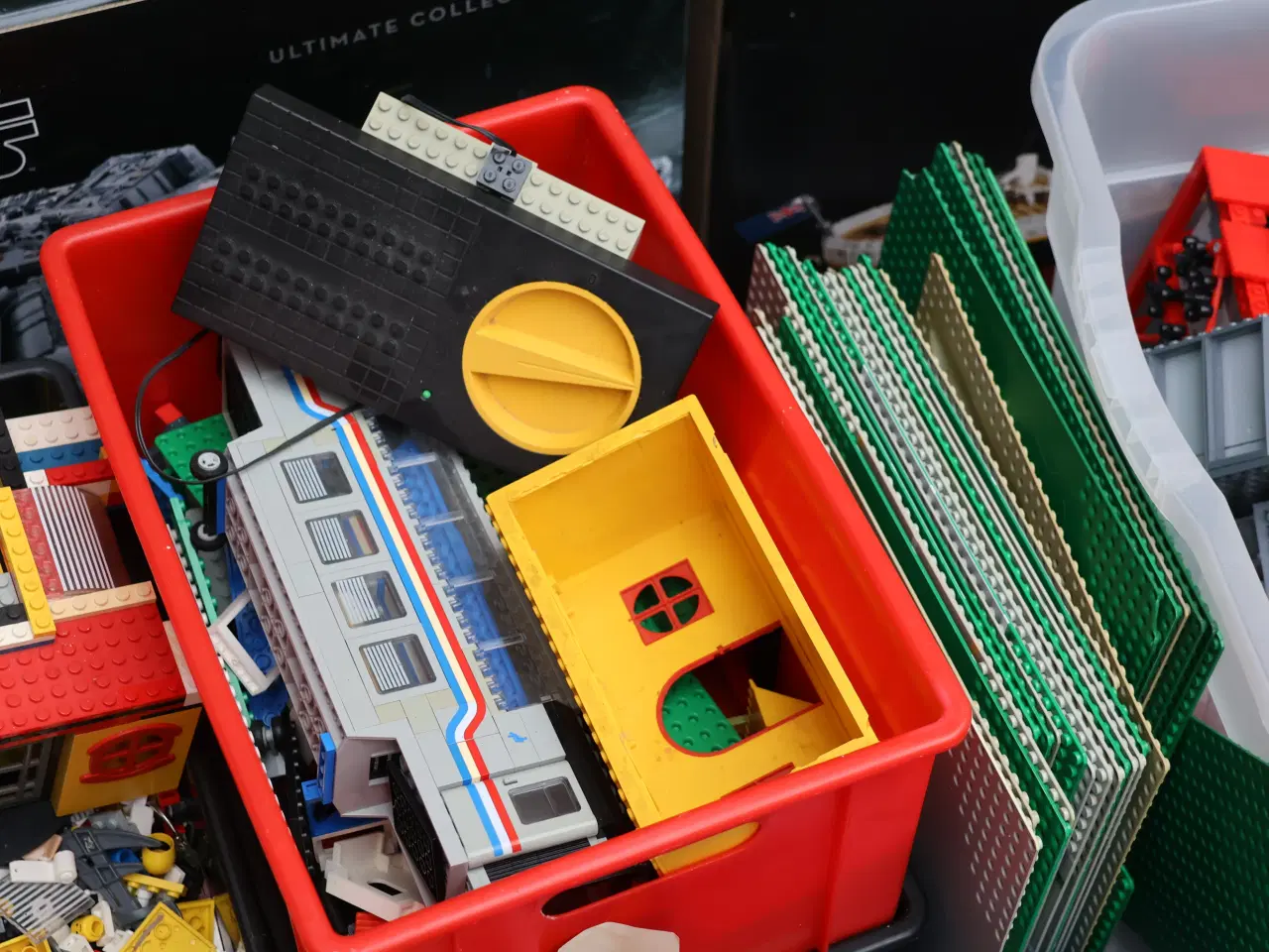 Billede 6 - Masser af LEGO og 5 tomme kasser/æsker.