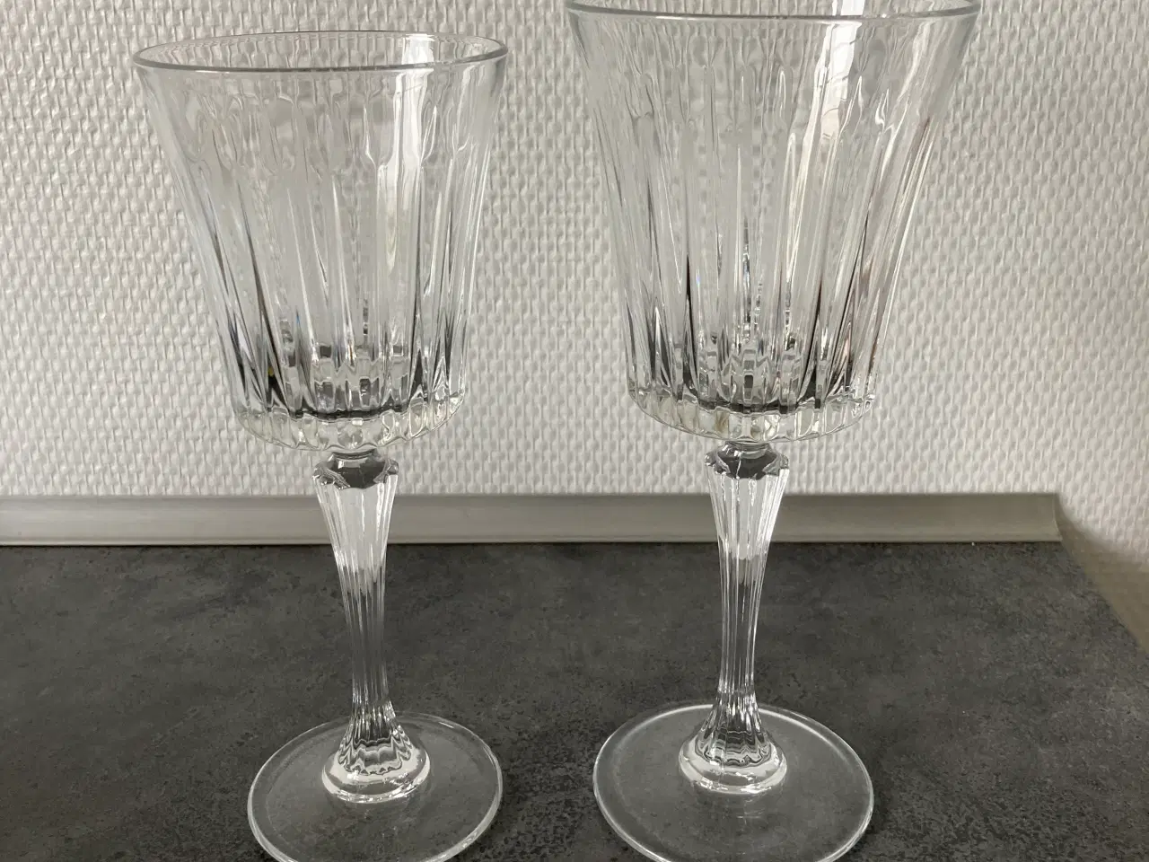 Billede 1 - Lyngby glas sælges