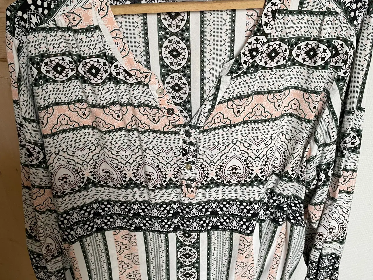 Billede 1 - Bluse med mønster
