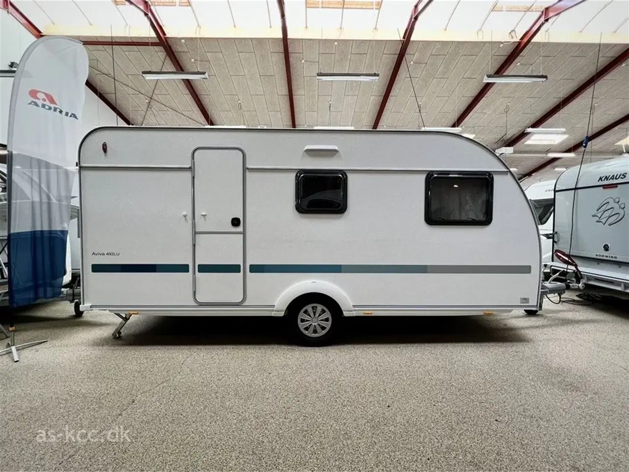 Billede 2 - 2025 - Adria Aviva 492 LU   Adria Aviva 492 LU årg. 2025 med endesiddegruppe og 2 enkeltsenge med udtræk 5 sovepladser og 4 siddepladser
