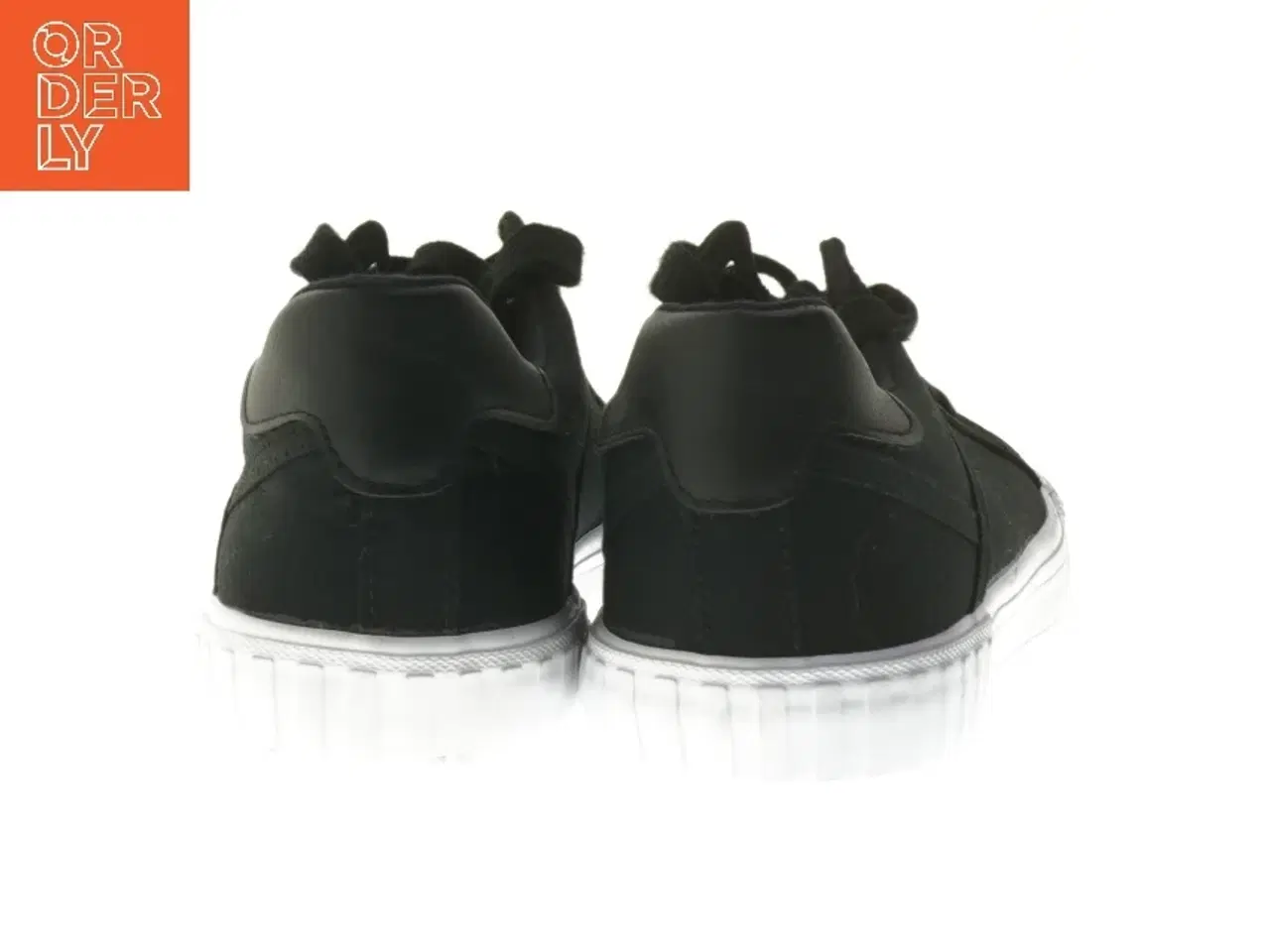 Billede 2 - Nye, sorte sneakers i lærred fra Graceland (str. 39 )