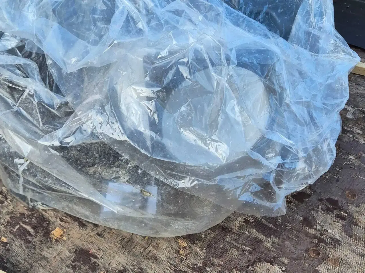 Billede 1 - Sorte taghætter til B6 tagplader i uåbnet pakning