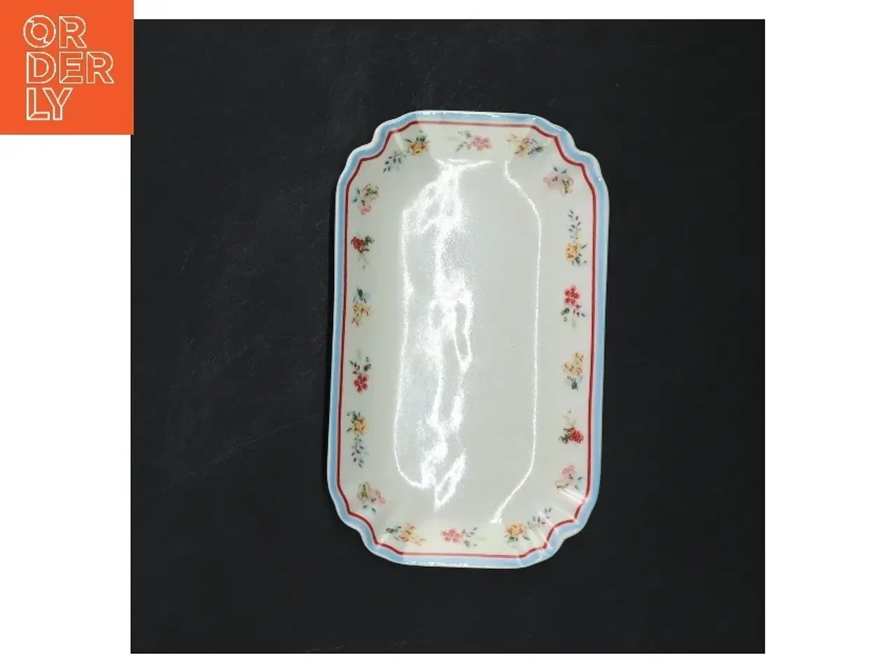 Billede 1 - Rektangulært porcelænsfad med blomster fra Greengate (str. 15x9 cm)