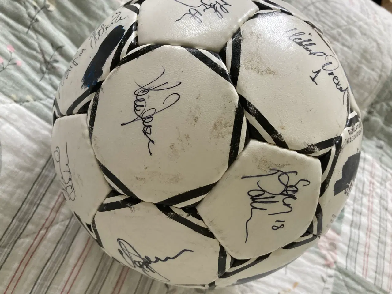 Billede 6 - EFB kampbold med autografer 2002/2003