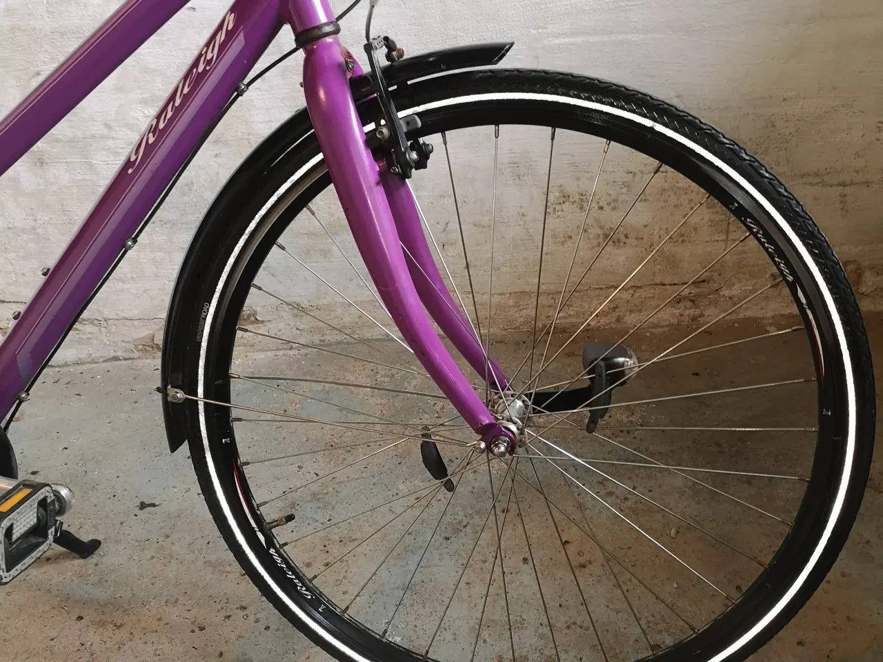Billede 15 - RALEIGH 28"  52cm lila  7 gear..  baglygter 