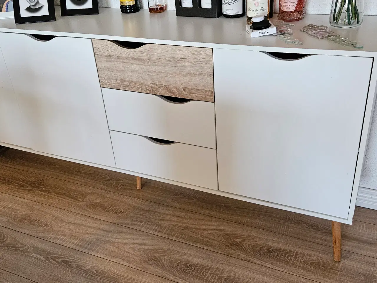 Billede 1 - Skænk i hvid med eg