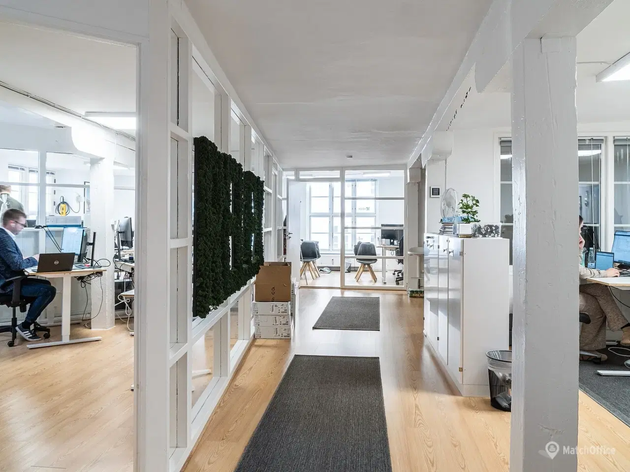 Billede 2 - Nyistandsat. fuldt møbleret kontor i historisk ejendom – centralt og roligt beliggende i København