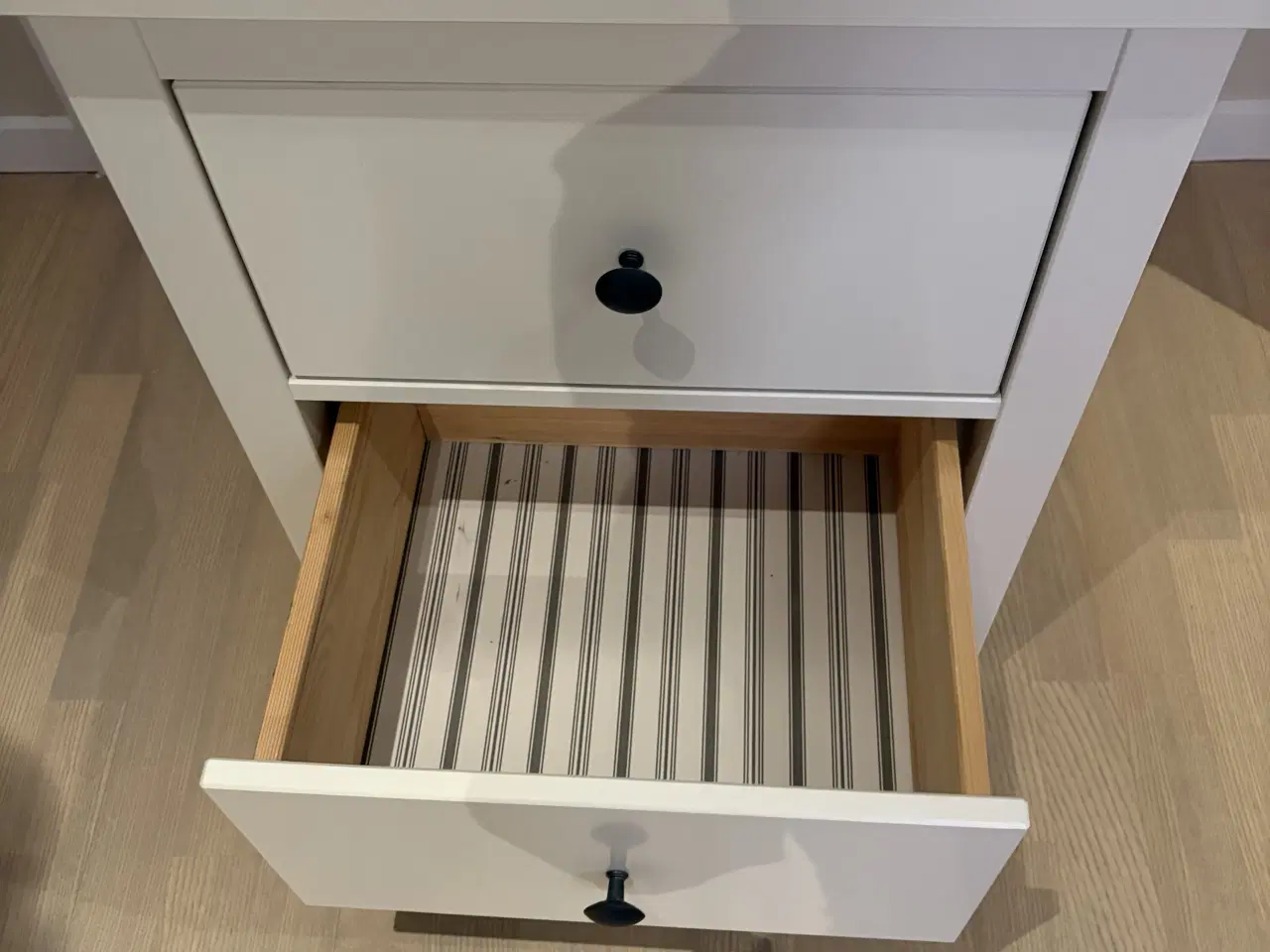 Billede 4 - IKEA HEMNES kommode 2 skuffer, hvid bejdse