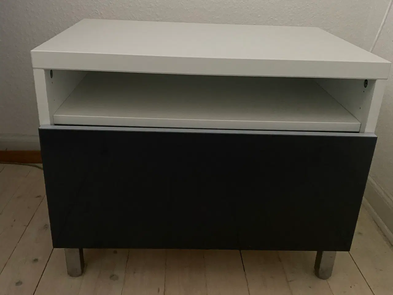 Billede 1 - Tv bord / skuffemøbel