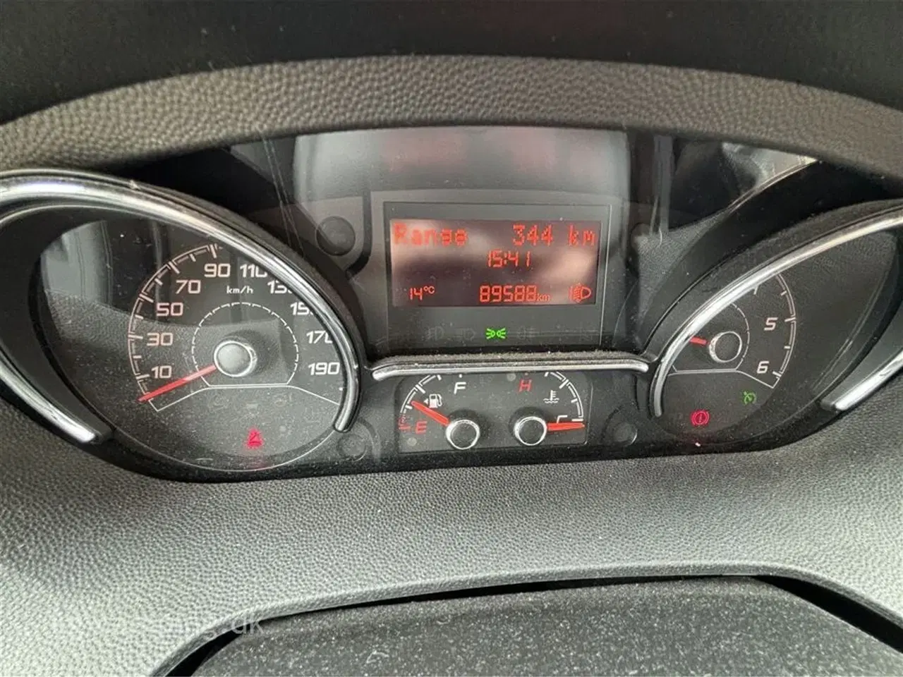 Billede 3 - 2015 - Weinsberg Carabus 601   Populær 6 meters campervan med Køjer og masser af udstyr.