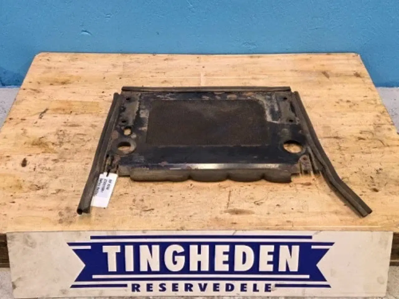 Billede 1 - Massey Ferguson 6290 Battery Holder 3783915M1