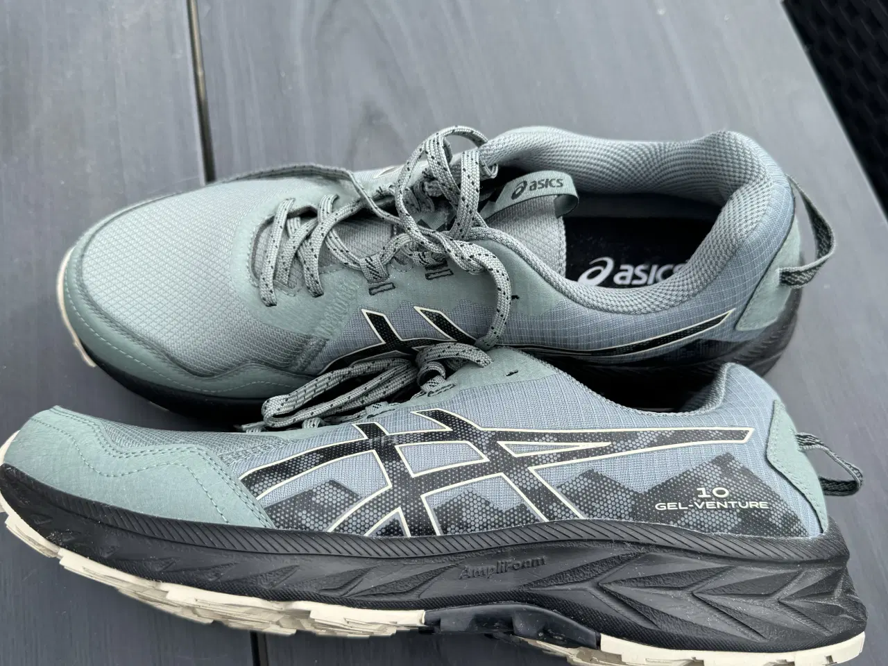 Billede 3 - Asics og Salomon vandresko. 