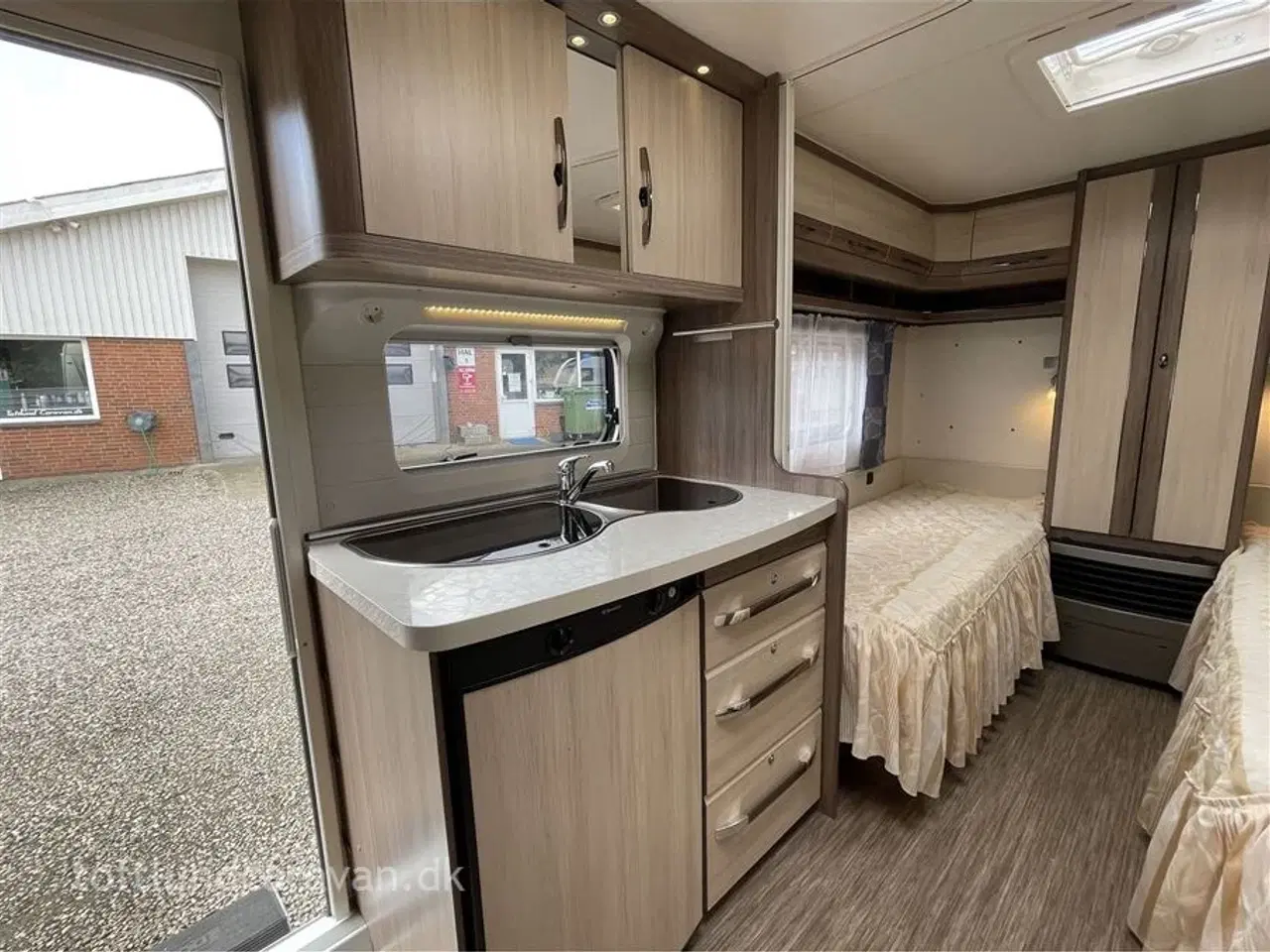 Billede 8 - 2016 - Hobby De Luxe 460 LU   1 EJERS, Populær enkeltsengs-vogn, LAV VÆGT, m/ MOVER+GULVVARME.