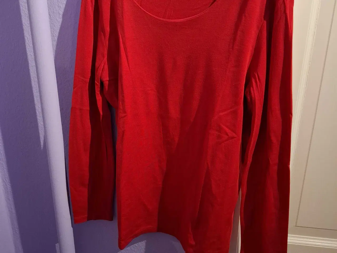 Billede 1 - Flot rød bluse fra Street One i str. 46