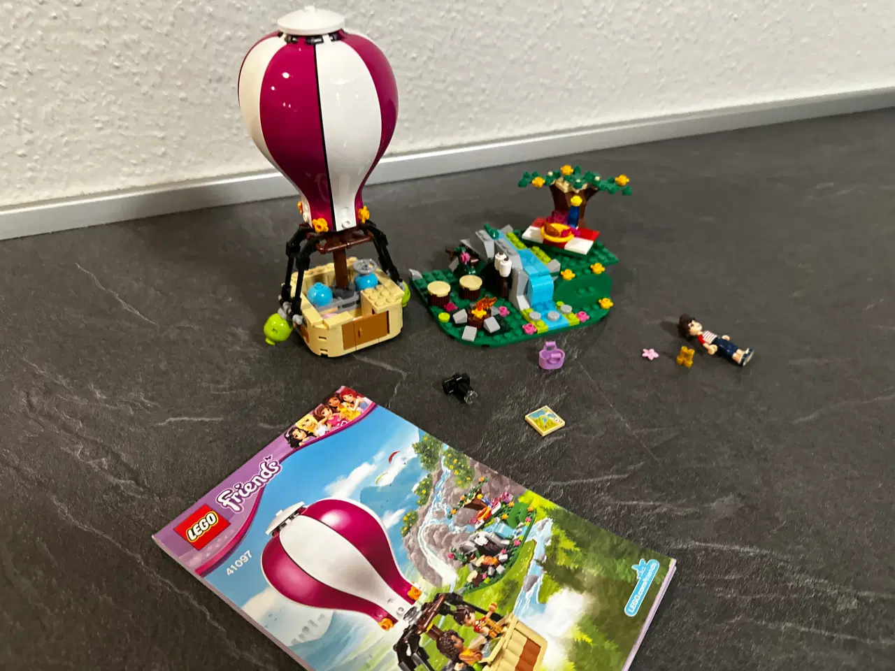 Billede 4 - LEGO Friends 41097 Heartlake Hot Air Balloon