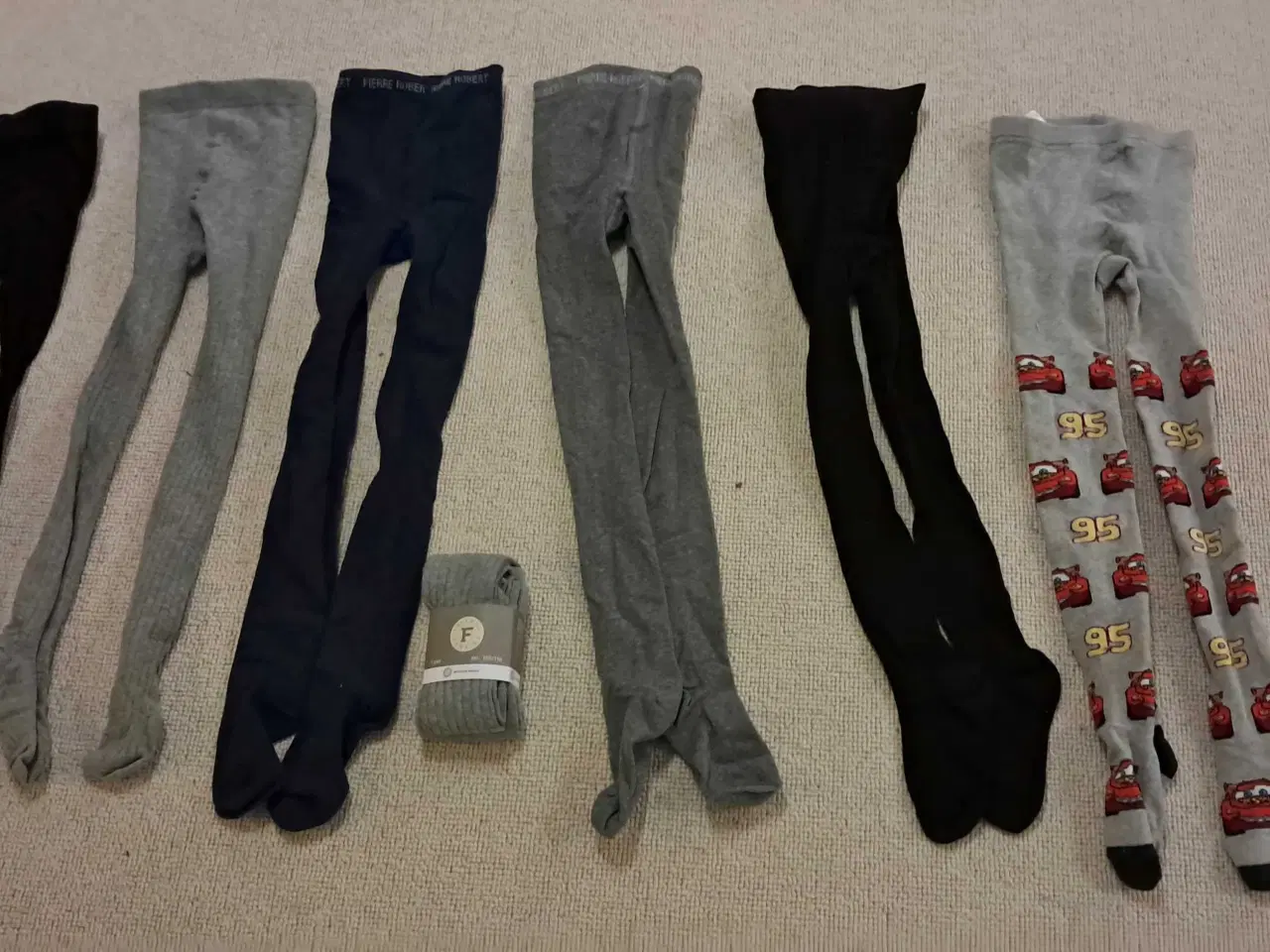 Billede 1 - 7 par strømpebukser str 110-116