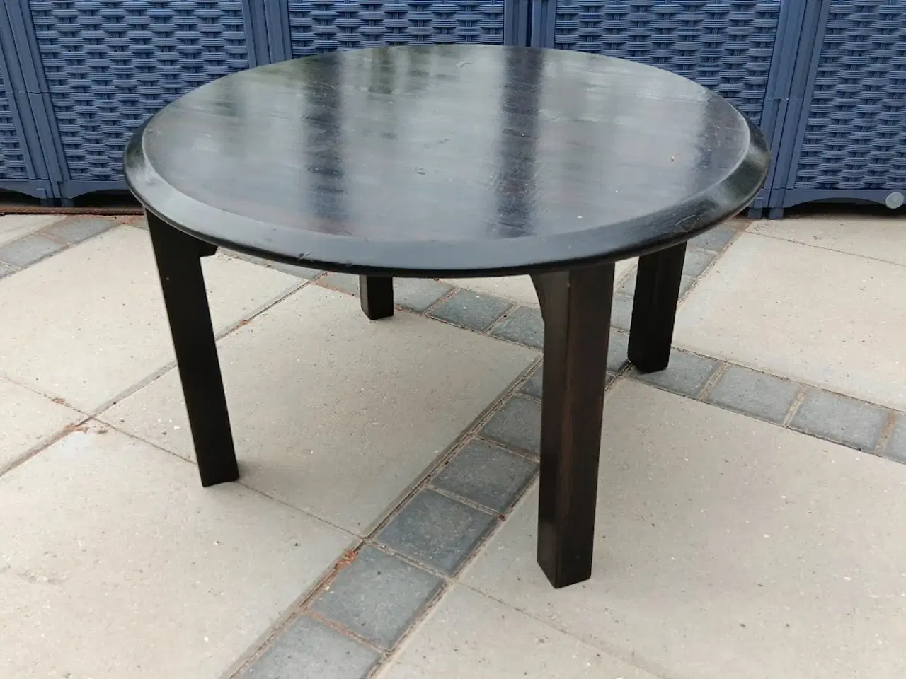 Billede 1 - Lille hyggeligt bord til en eller to kopper kaffe