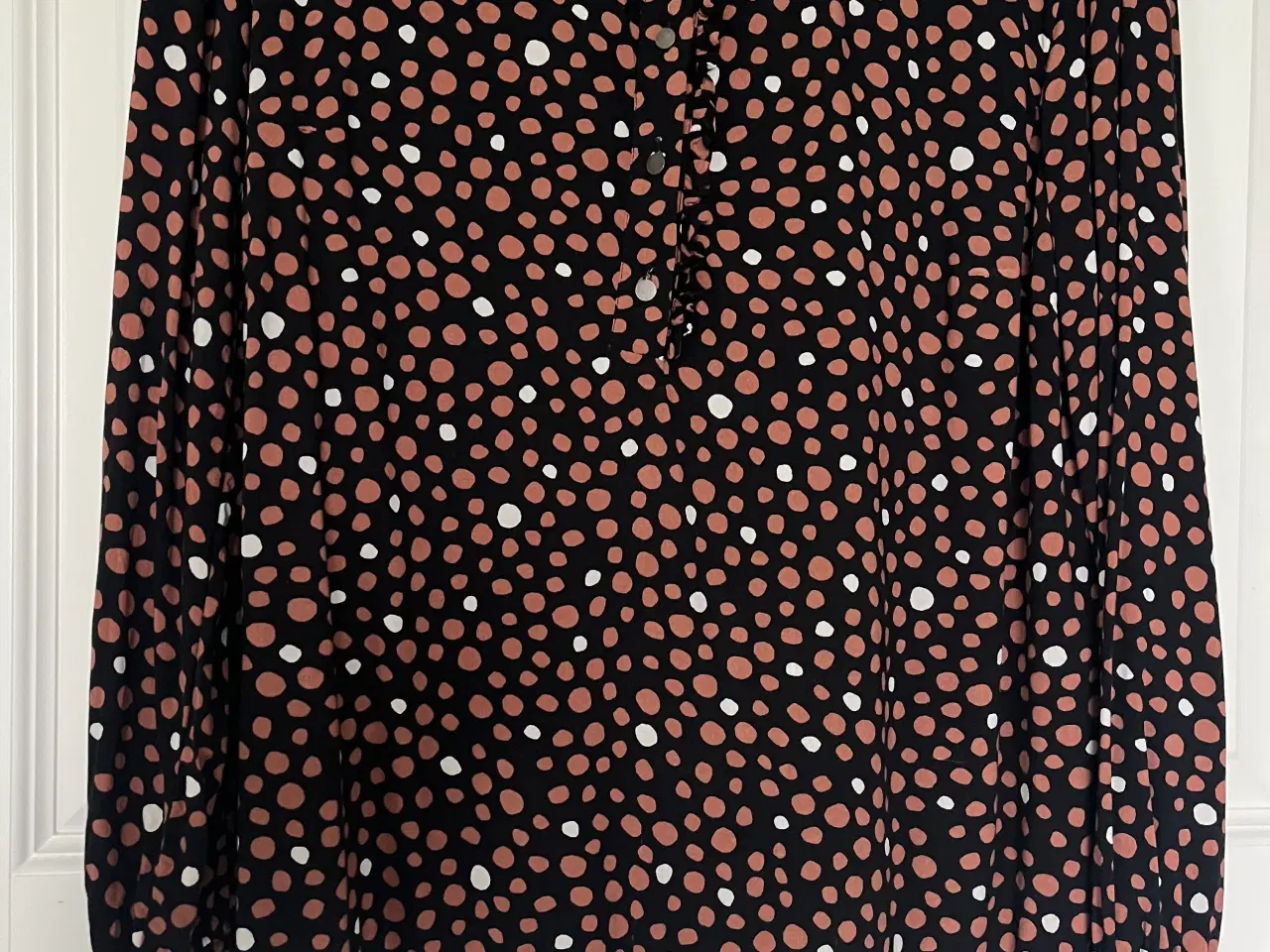 Billede 2 - One two Luxzuz skjorte str 42