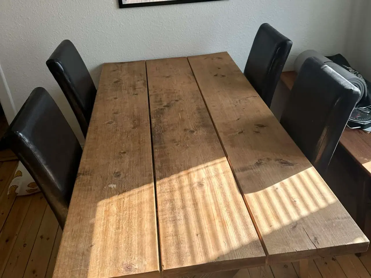 Billede 1 - Rustik spisebord i massivt træ