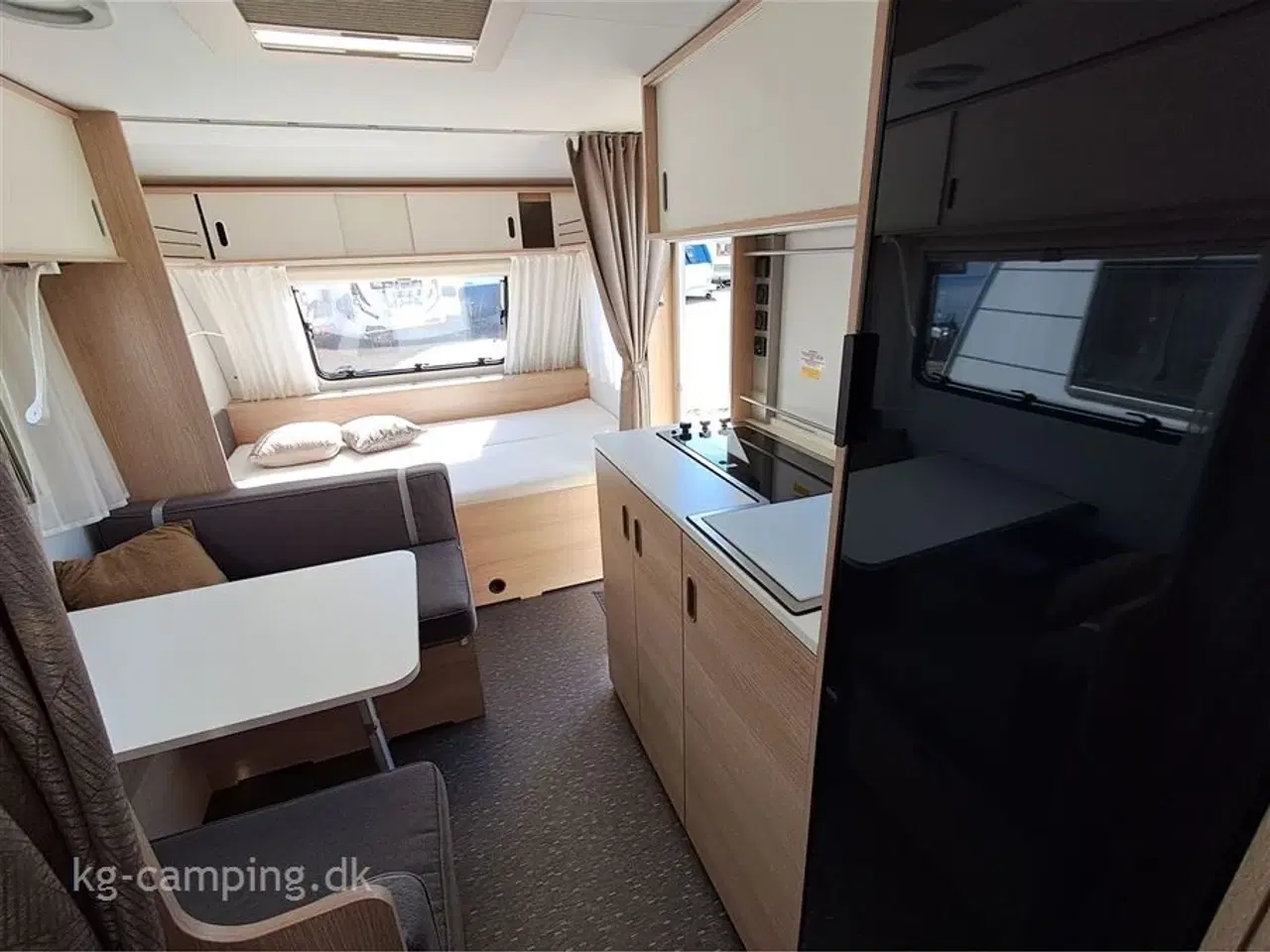 Billede 8 - 2022 - Adria Aviva 522 PT   Letvægtsvogn med 3 køjer og Isabella Sun Shine Plus solsejl
