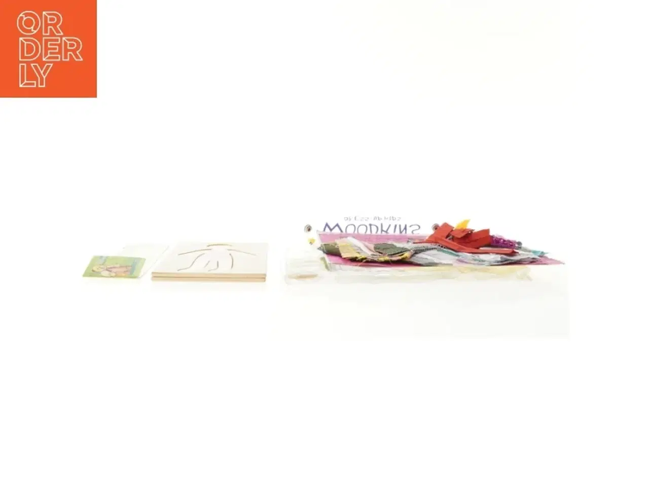 Billede 6 - Dukketøj og tilbehørssæt fra Woodkins (str. Bræt 22,5 x 12,5 cm)