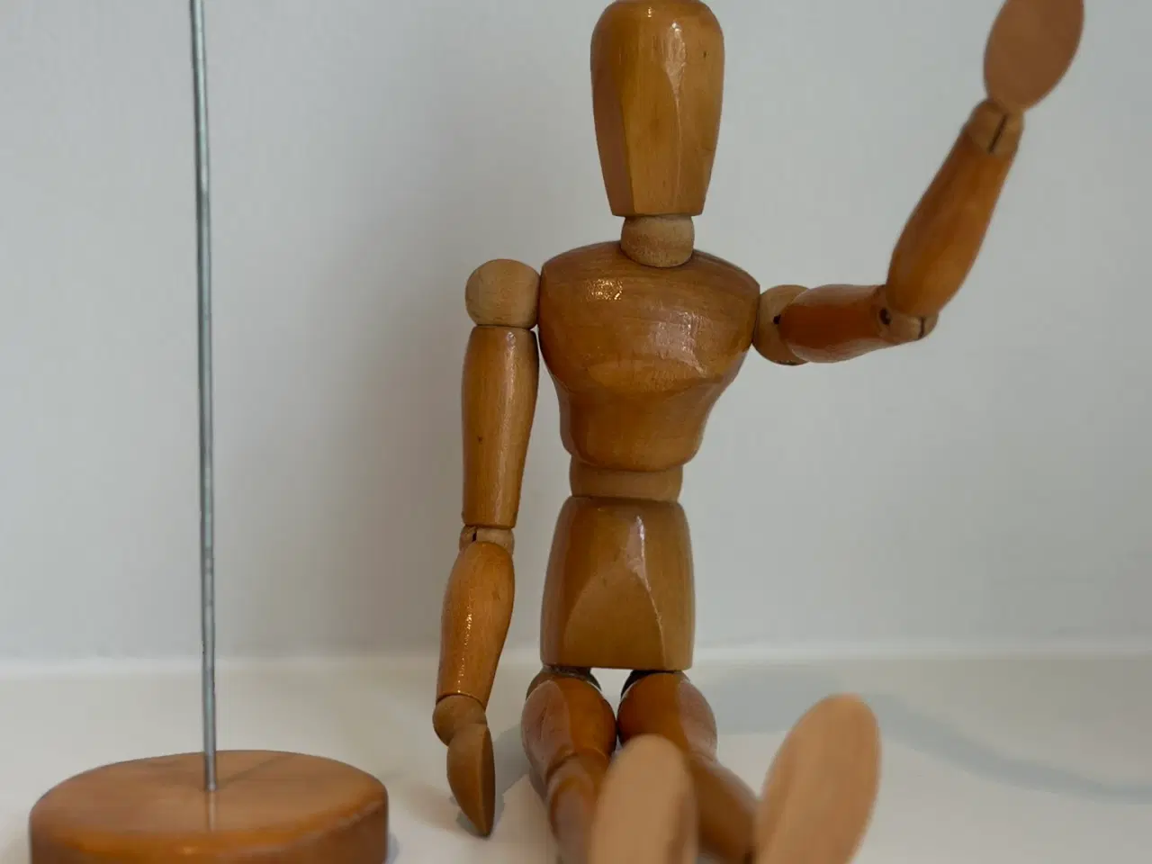 Billede 6 - Gammel tegnefigur / kunstner-dukke i træ