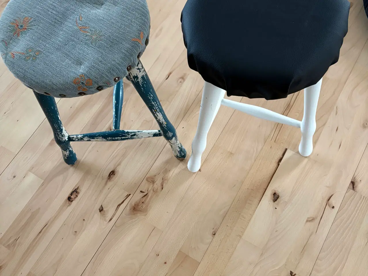 Billede 1 - To tabletter, som ikke er gjort færdig