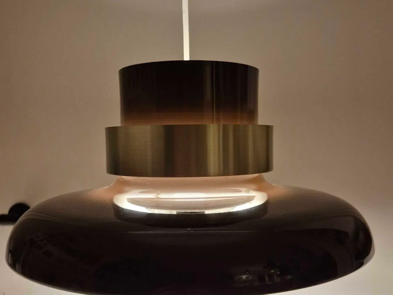 Billede 20 - Chokoladebrun retrolampe med guldfarvet ring