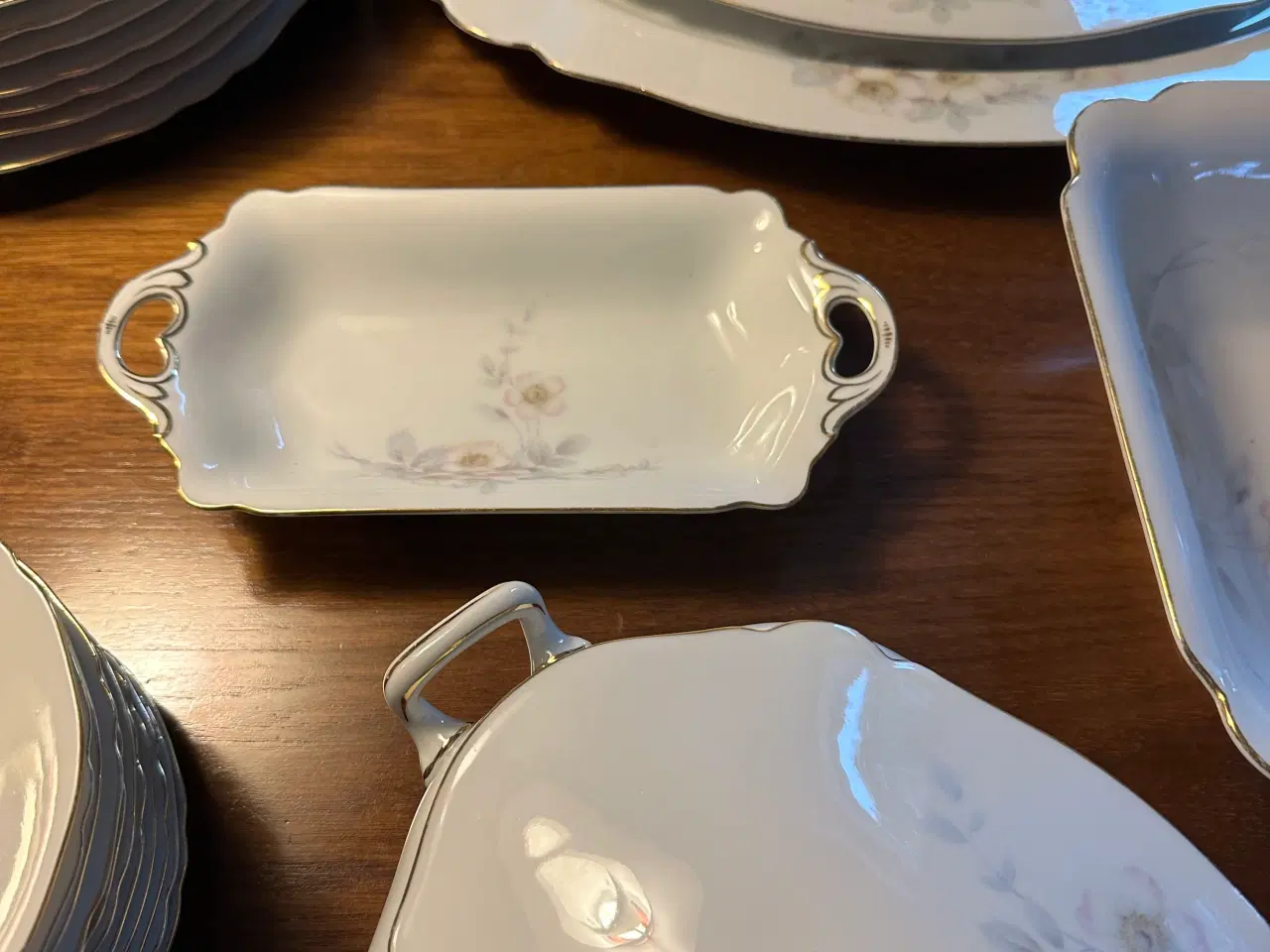 Billede 10 - Stort Bavaria stel med æbleblomst og guldkant