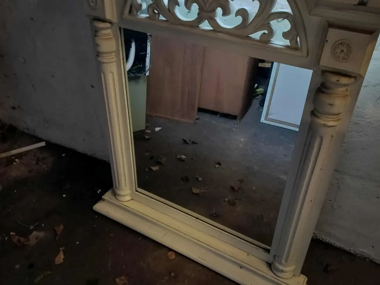 Billede 1 - Spejl med pyntekant