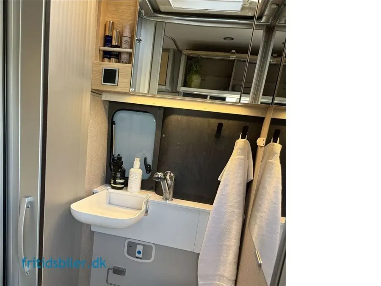 Billede 8 - 2024 - Hymer Yosemite   Hymer Yosemite med alt udstyr under 6 m med langsgående senge