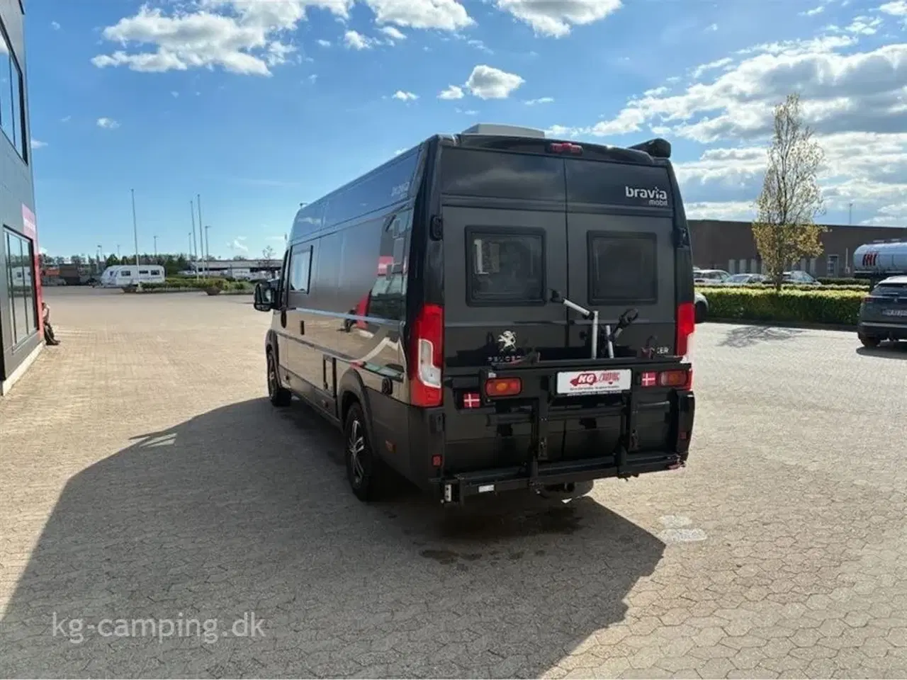 Billede 3 - 2021 - Bravia 636 165 Hk   Velholdt og veludstyret Van, klar til nye eventyr - Markise på el, Radio med Bakkamera, bodelsbatteri, Svingbart cykelstativ, aircondition og meget mere