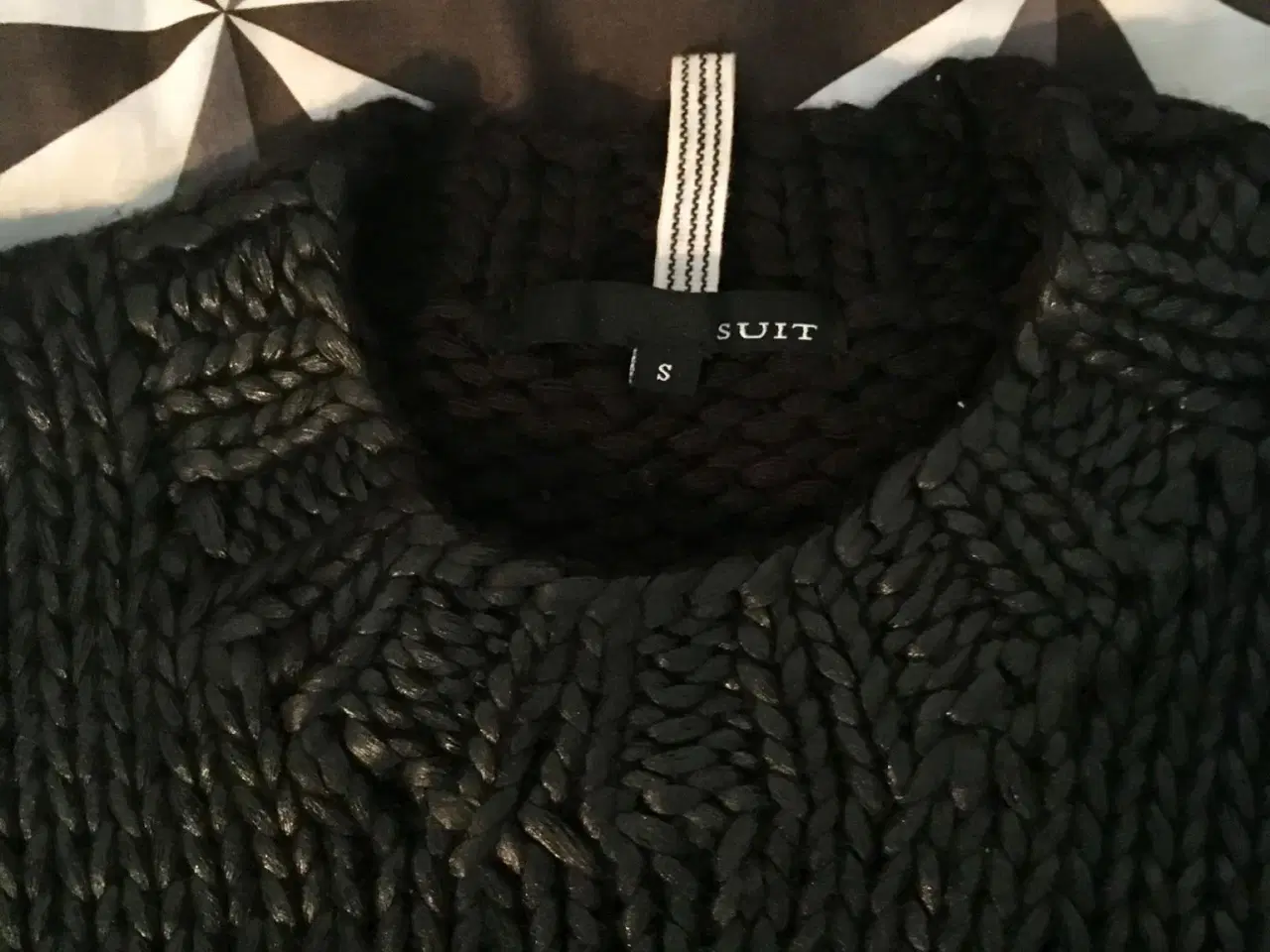 Billede 3 - Lækker sort sweater til salg 