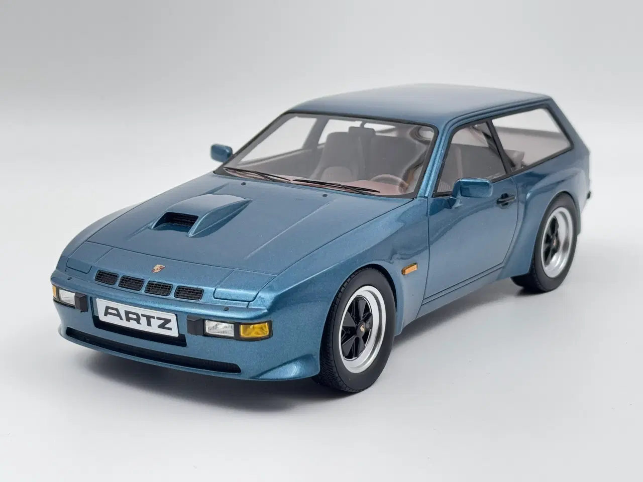 Billede 1 - 1981 Porsche 924Turbo Kombi by ARTZ - 1:18