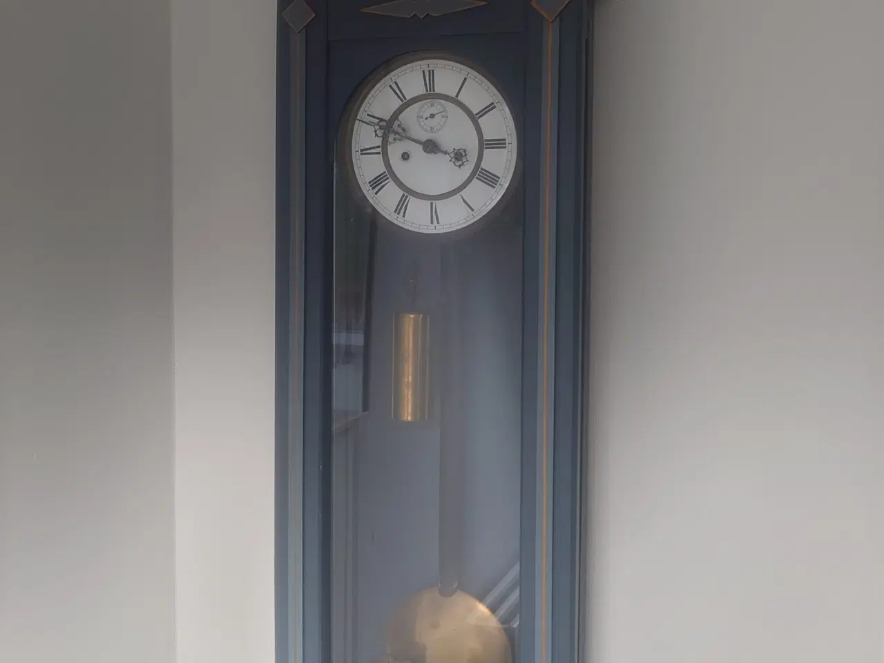 Billede 1 - Antik vægur med pendul og optræksnøgle 