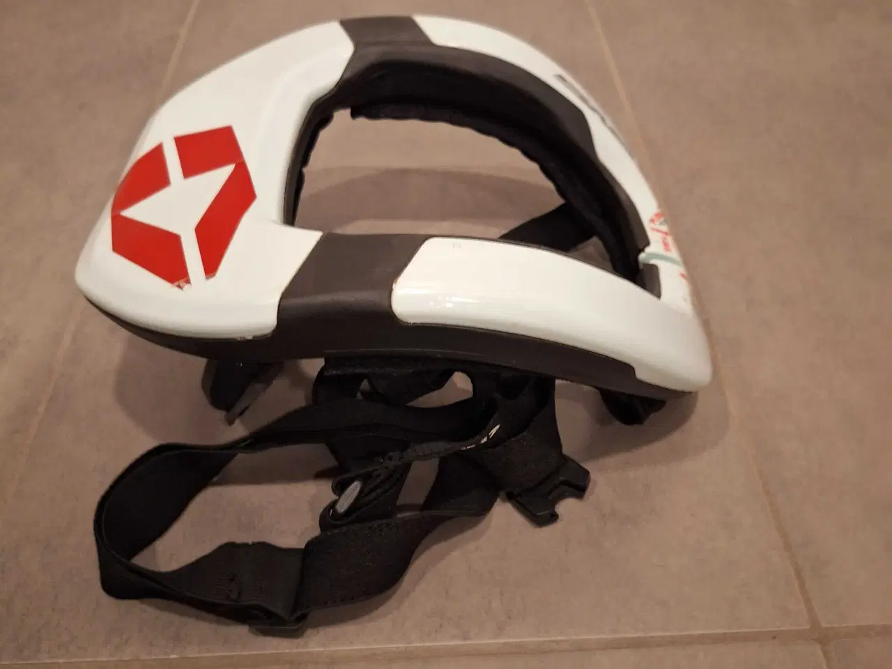 Billede 2 - Nakkekrave evs r4