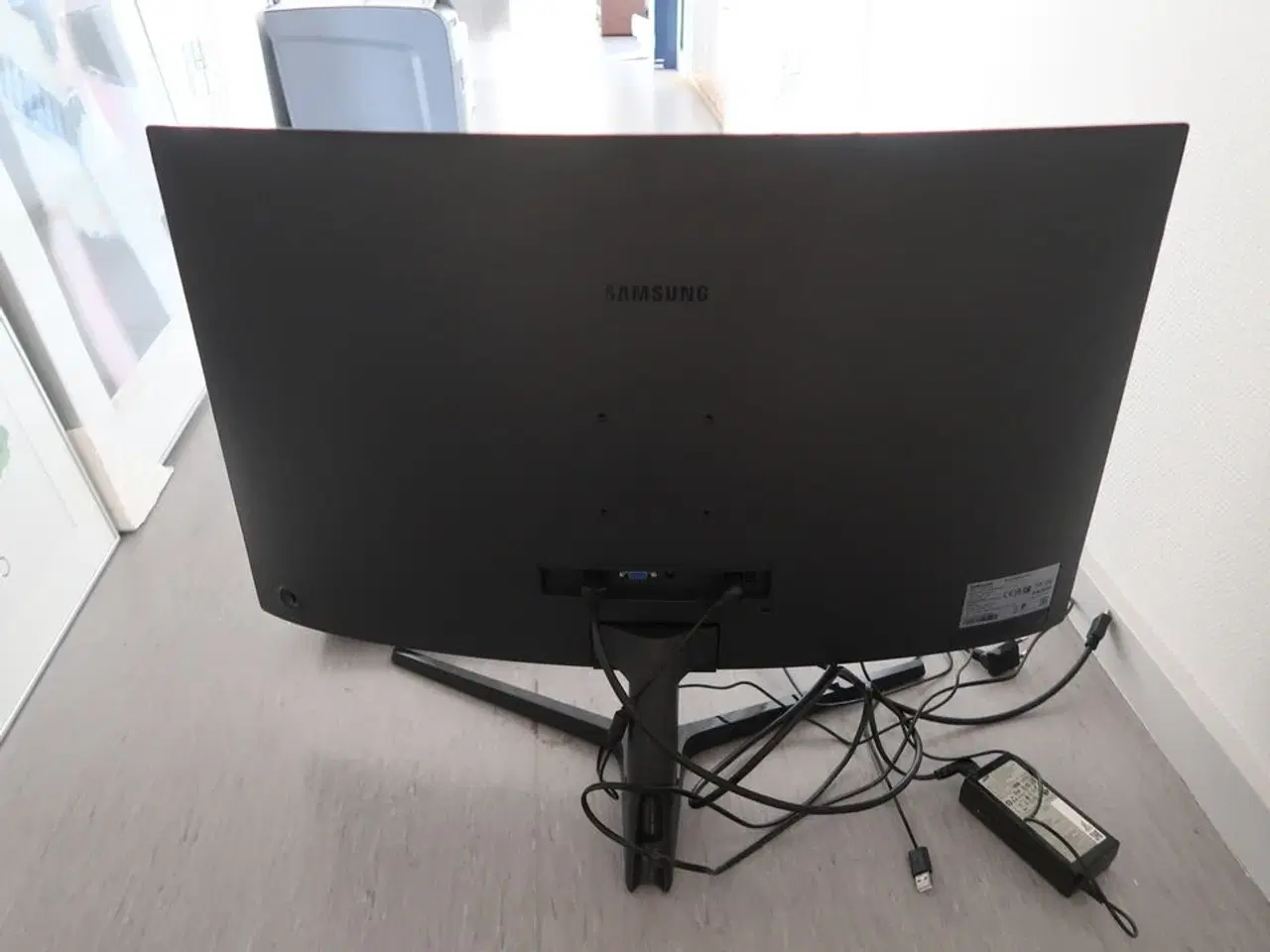 Billede 4 - Samsung C32R500FHR 32" + keyboard & mus
