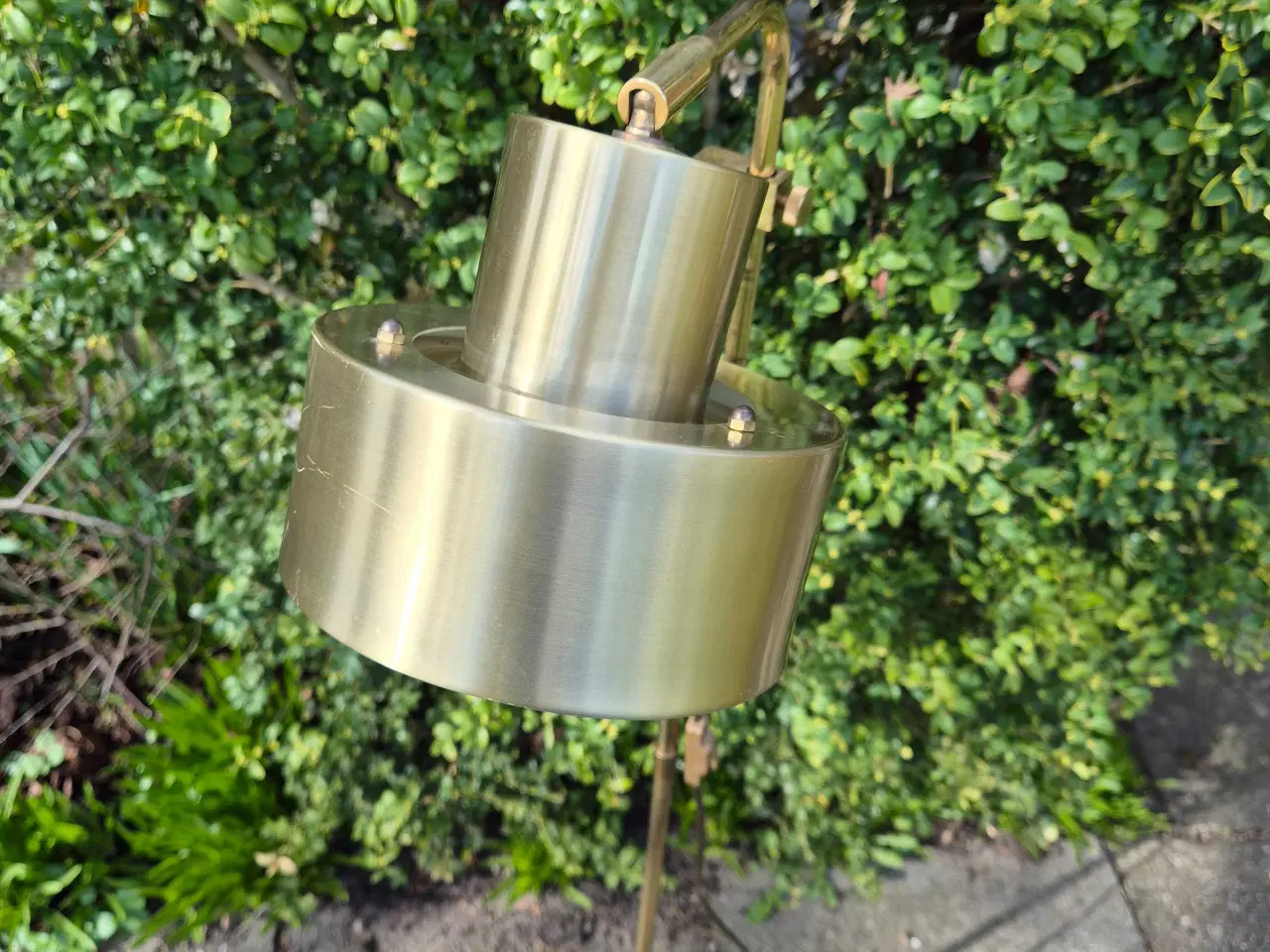 Billede 2 - Elegant og praktisk gulvlampe i messing