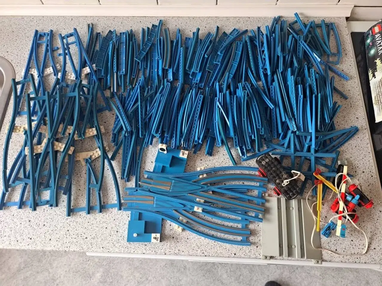 Billede 9 - Lego samling tog samt avatar er ikke komplet der e