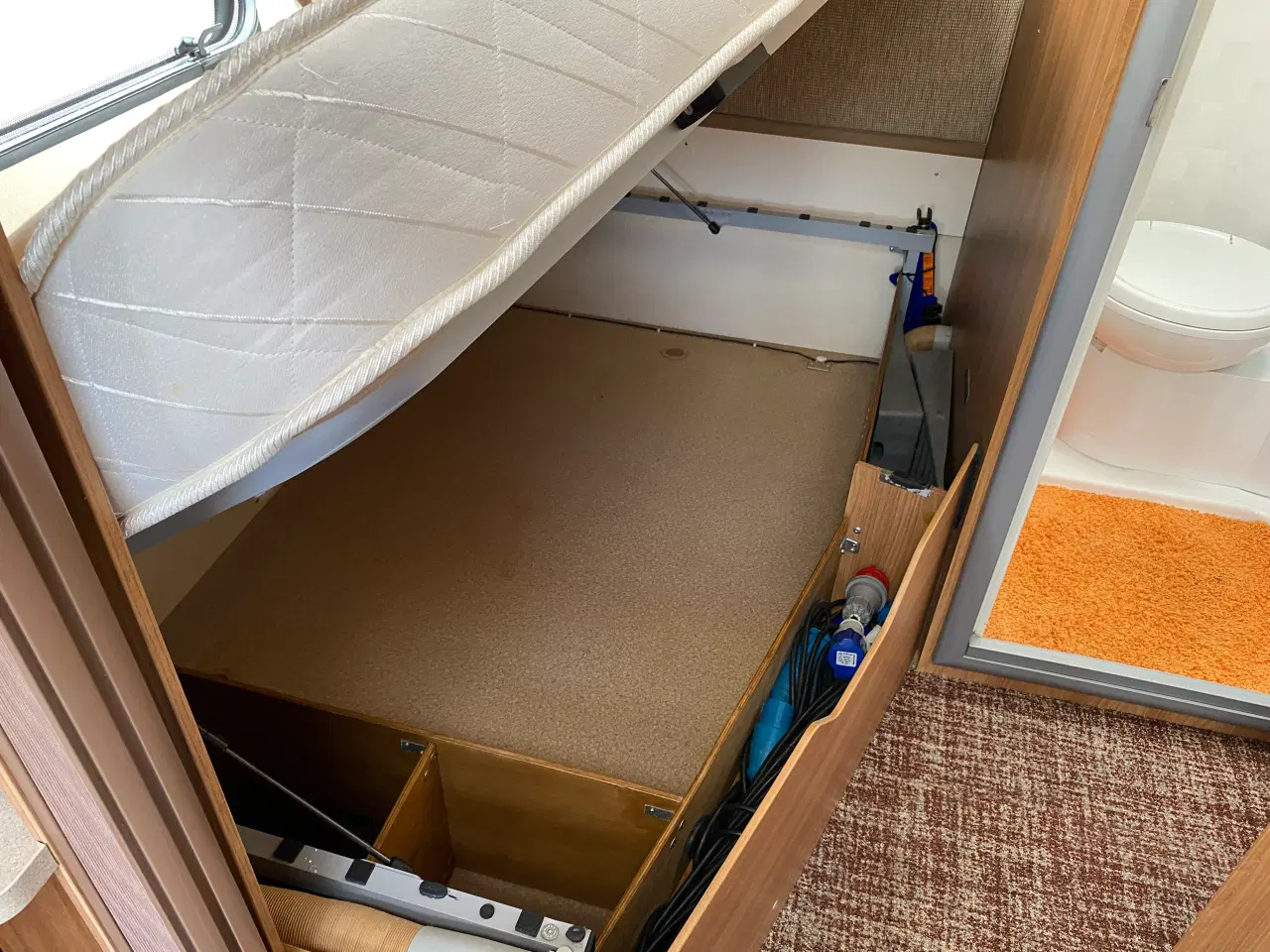 Billede 17 - KVALITET,CAMPINGVOGN ? der ligner en Autocamper. 