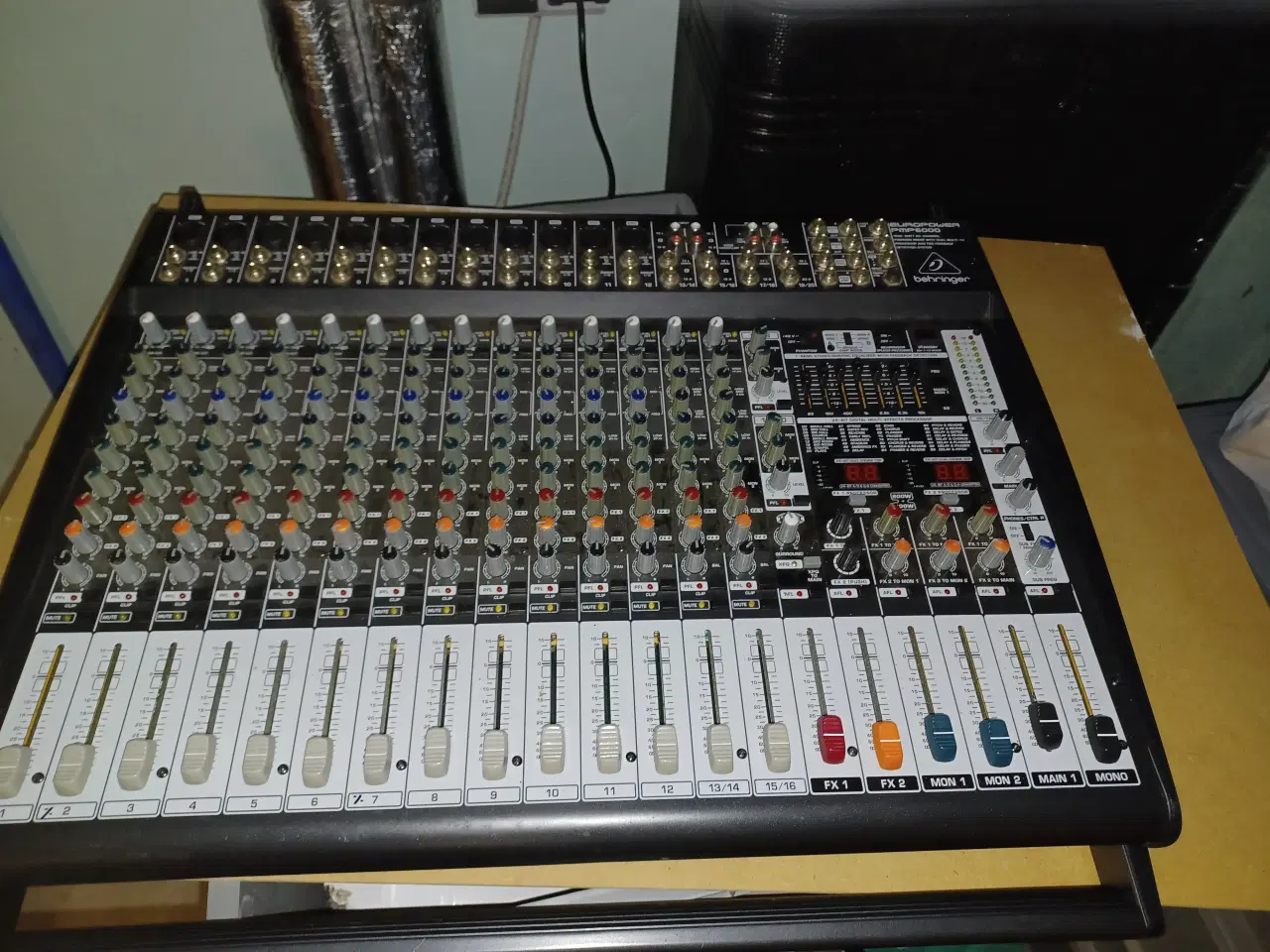 Billede 8 - DJ udstyr, med mixer, forstærker og højtaler og ly