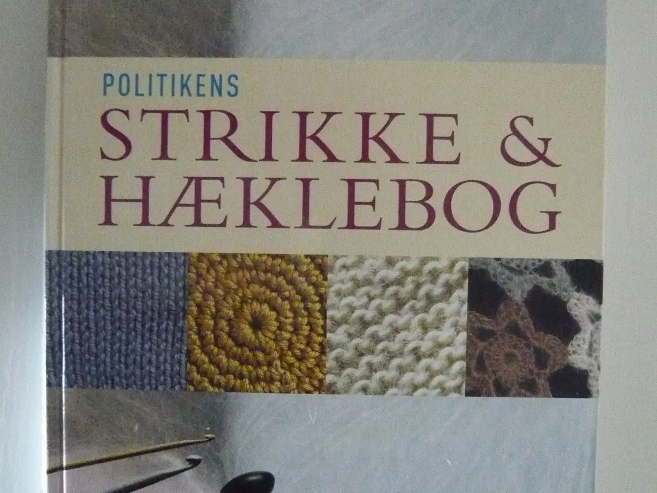 Billede 1 - Politikens strikke & hæklebog af Vivian Høxbro