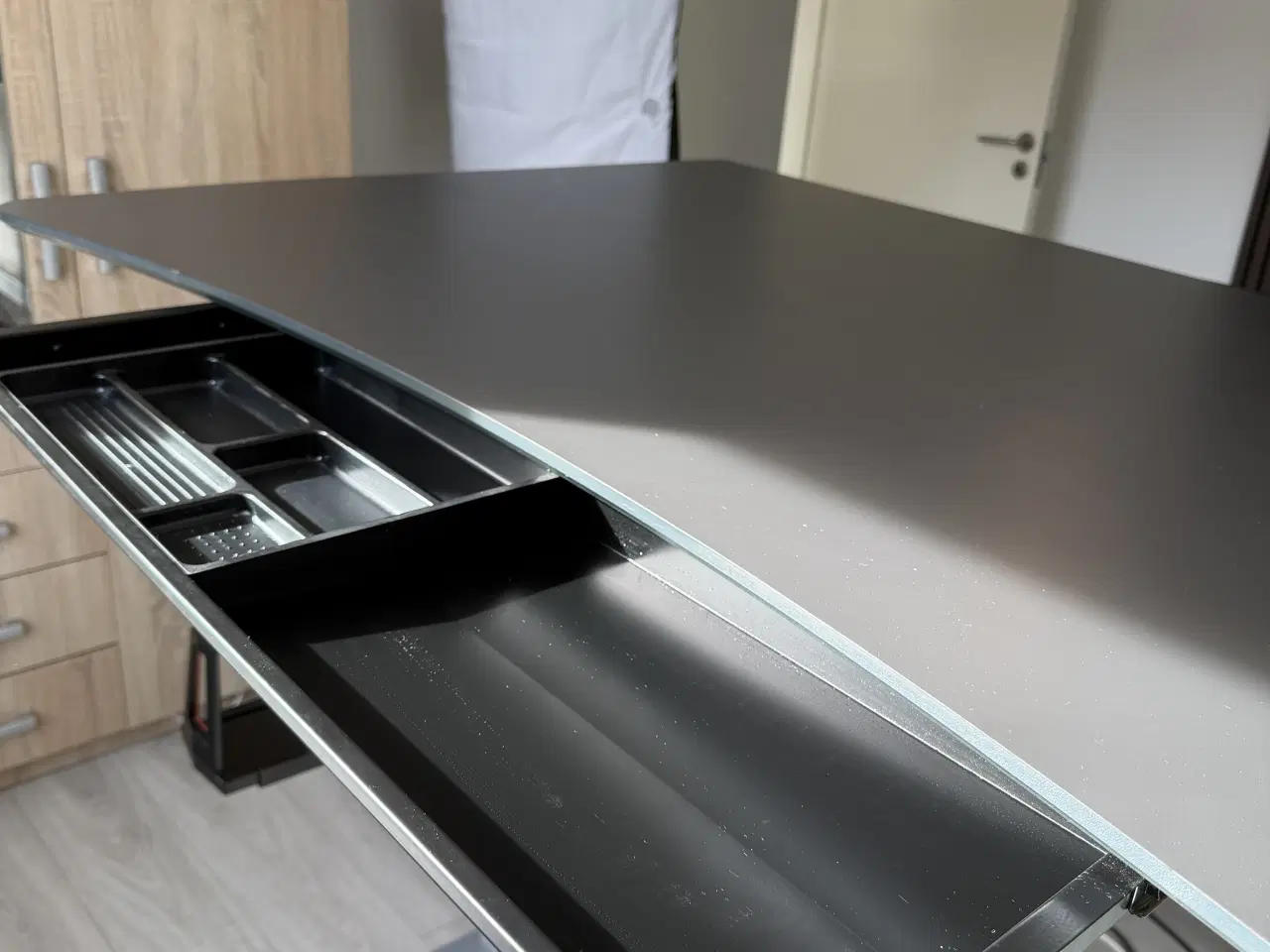 Billede 3 - Linkak hæve/sænke skrivebord i grå