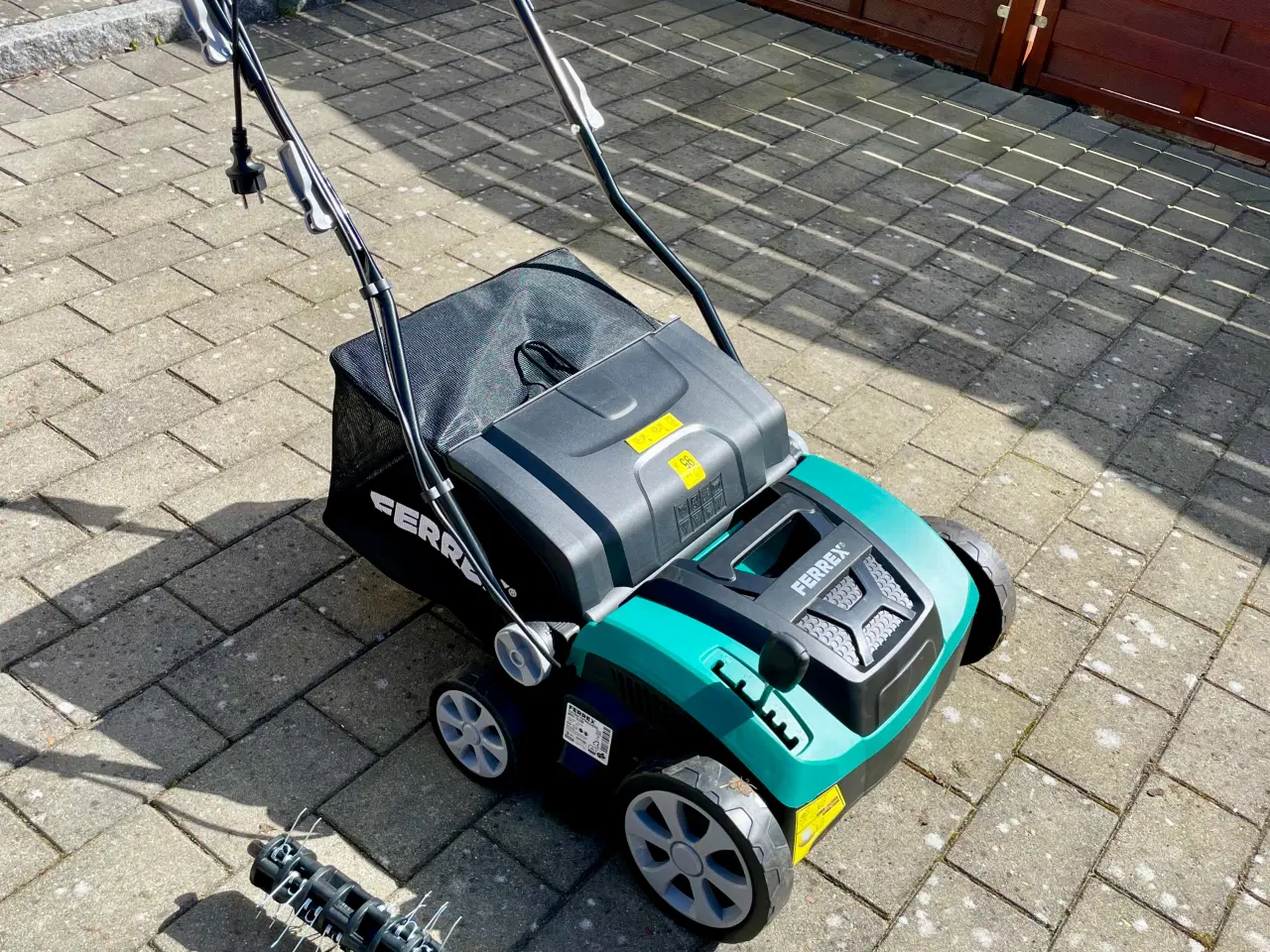 Billede 5 - Vertikalskærer / plænelufter til leje