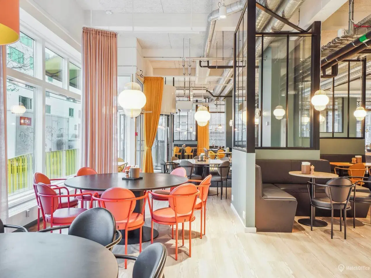 Billede 2 - Kontor med panoramaudsigt over byen og privat terrasse
