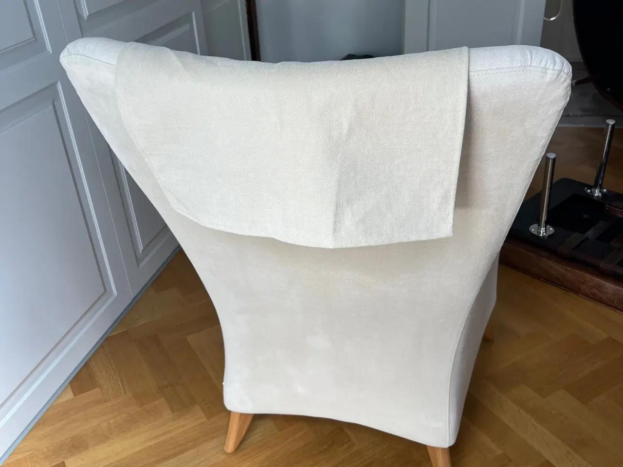 Billede 6 - 4 Nielaus lænestole i stof m/ ben, armlæn i valnød