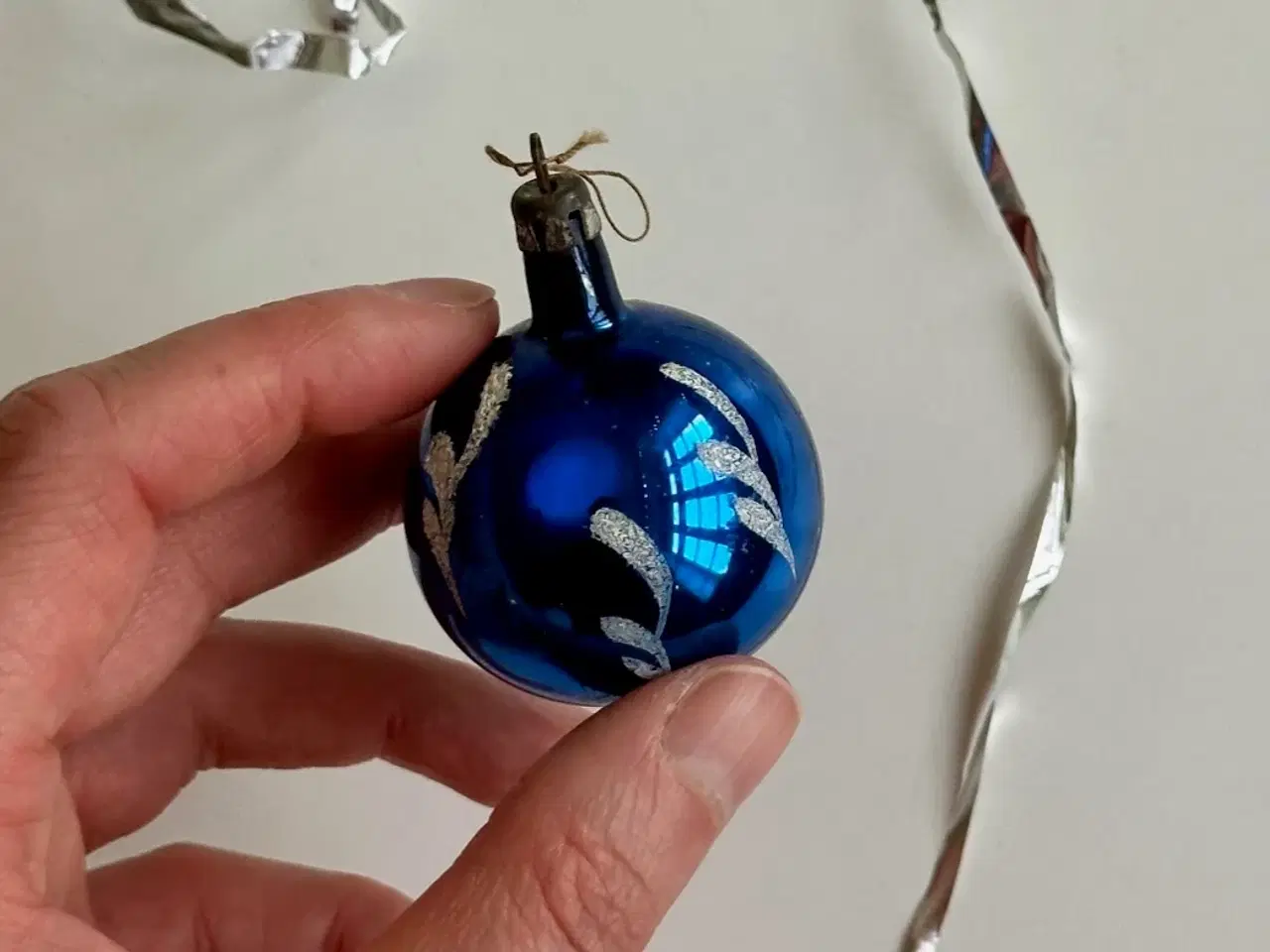 Billede 2 - Gammel julekugle, lille blå
