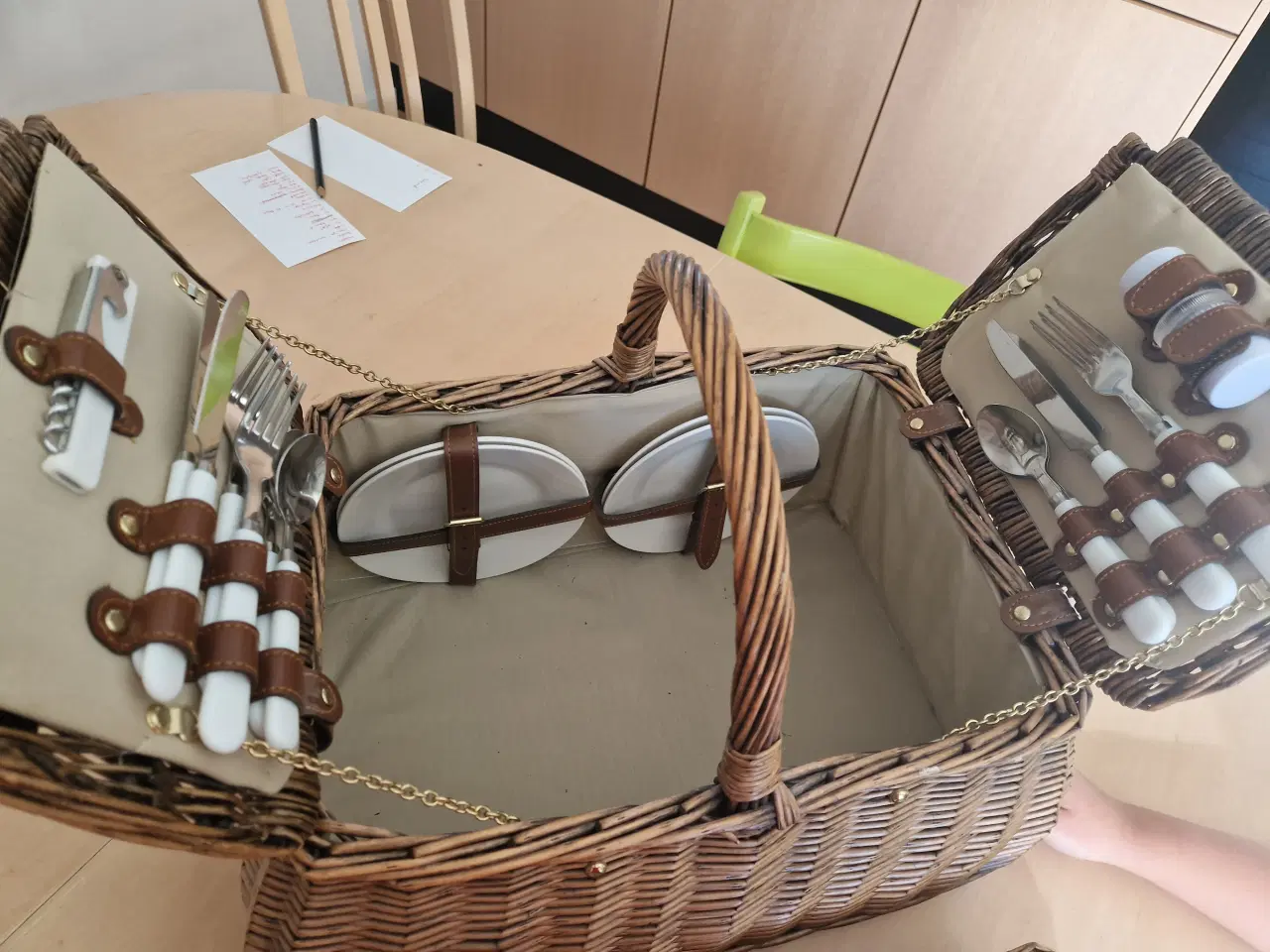 Billede 4 - Picnickurv med service til 4