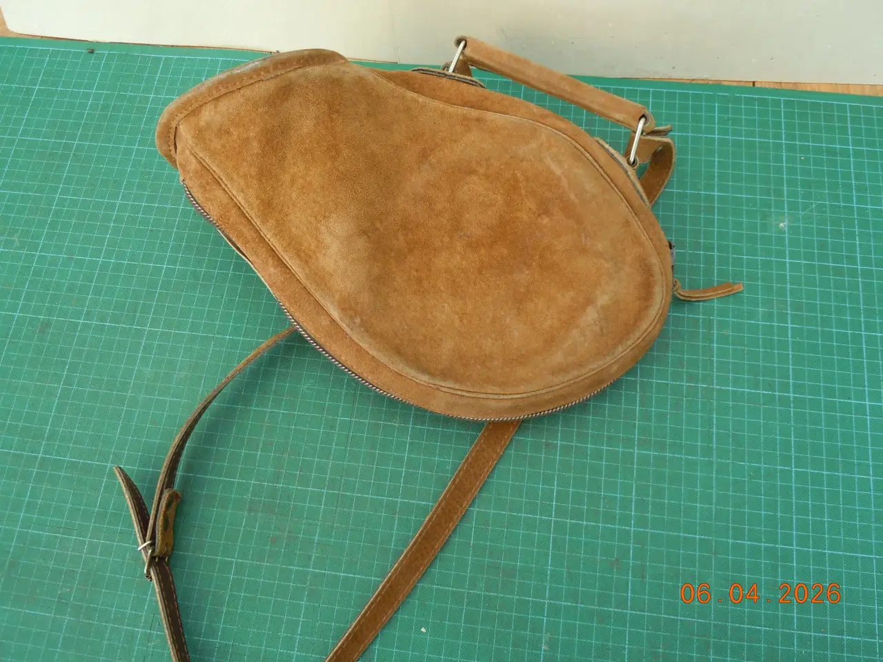 Billede 8 - Jagthorn, Fürst Pless i lædertaske med rem.